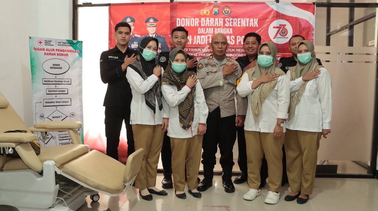 Sinergi untuk Kemanusiaan: Polres dan Wartawan Nganjuk Gelar Donor Darah dalam Rangka HUT Humas Polri ke-73