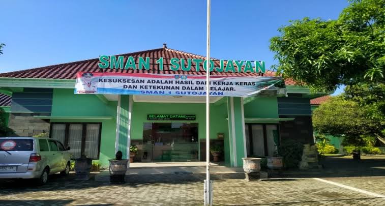 Berbagai Prestasi Ditorehkan Siswa Siswi SMAN 1 Sutojayan Diberbagai Bidang