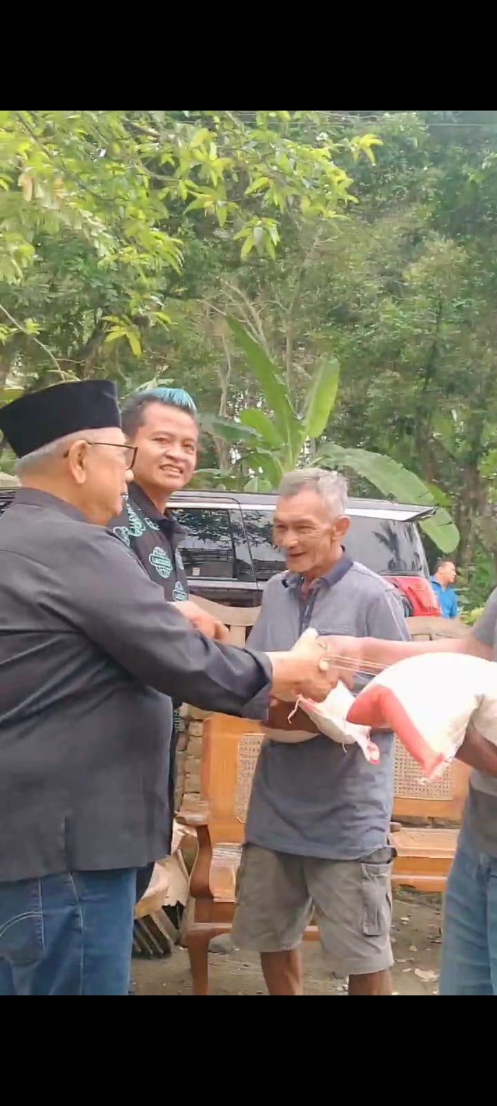 PASLON RIJANTO-BEKY ALOKASIKAN BANTUAN 10 TON BERAS DAN REHAB RUMAH KORBAN PUTING BELIUNG GANDUSARI