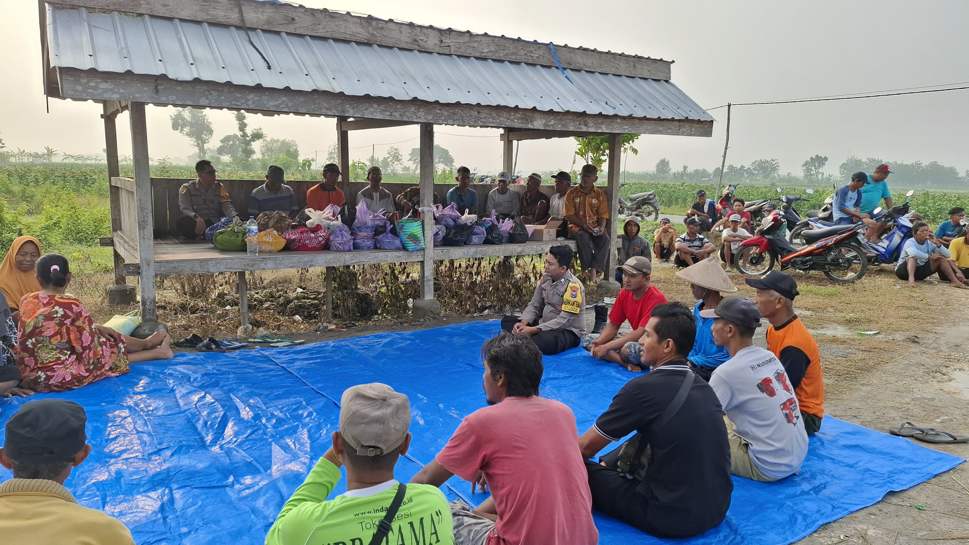 Dukung Swasembada Pangan di Ngawi, Polsek Karangjati Gelar Methil Bersama Petani