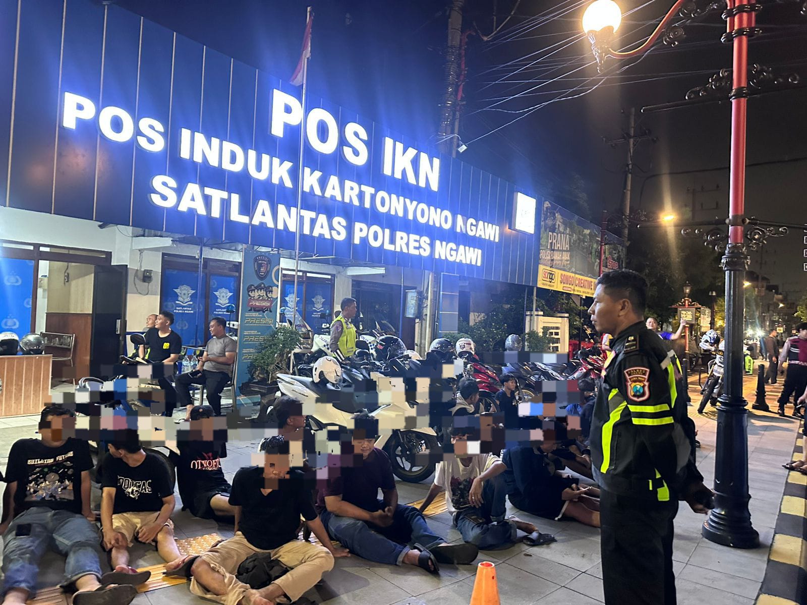 Satlantas Polres Ngawi Patroli Bluelight dan Penindakan Balap Liar