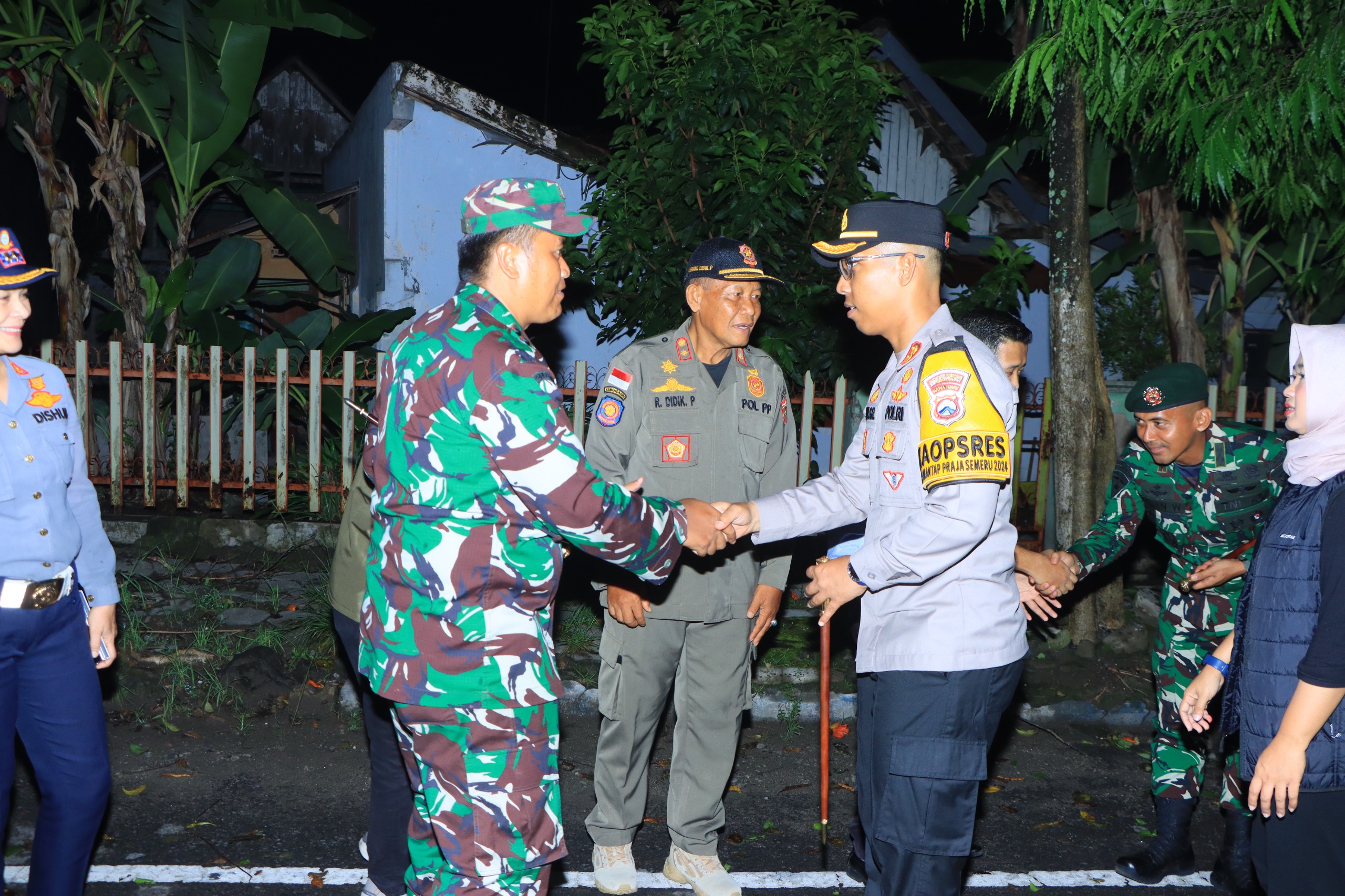 Memasuki Masa Tenang, Polres Ngawi Lakukan Pengamanan Pembersihan APK