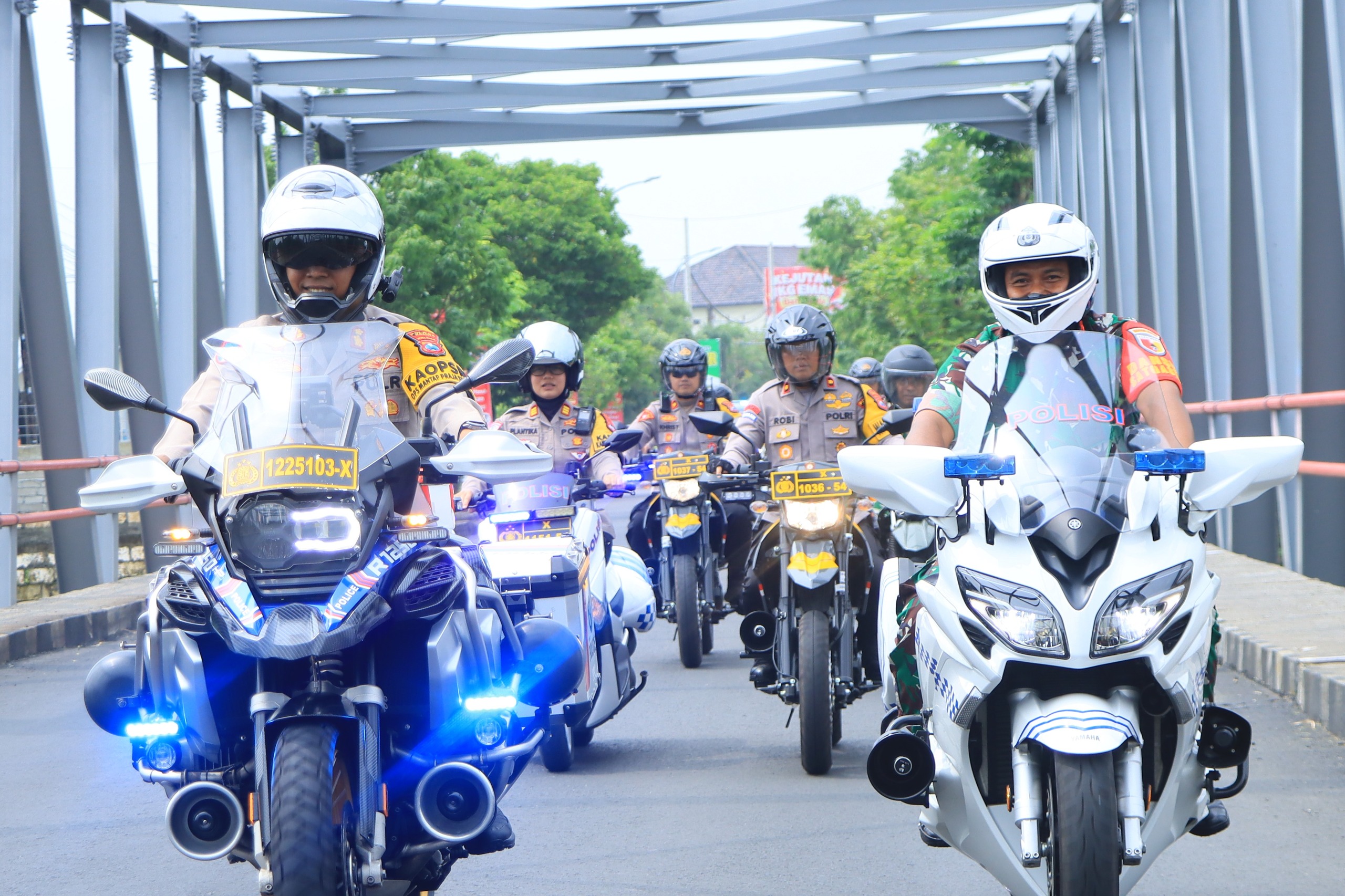 Pastikan Kamtibmas Jelang Coblosan Pilkada Kondusif, Polres Ngawi dan Kodim 0805 Patroli Skala Besar.