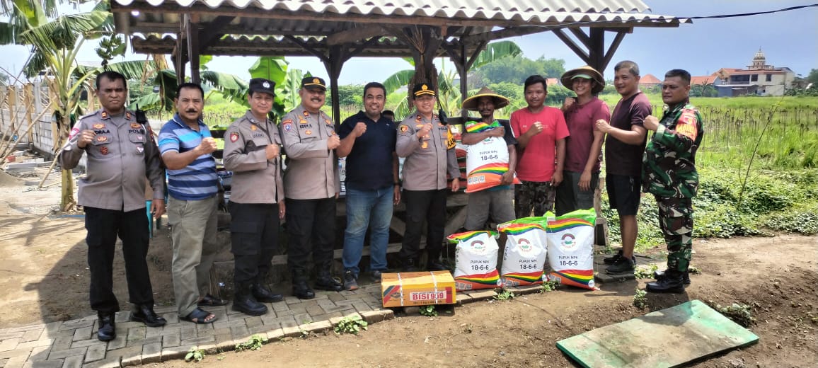 Polisi Beri Bantuan Bibit Jagung dan Pupuk di Sidoarjo, Wujudkan Ketahanan Pangan Nasional