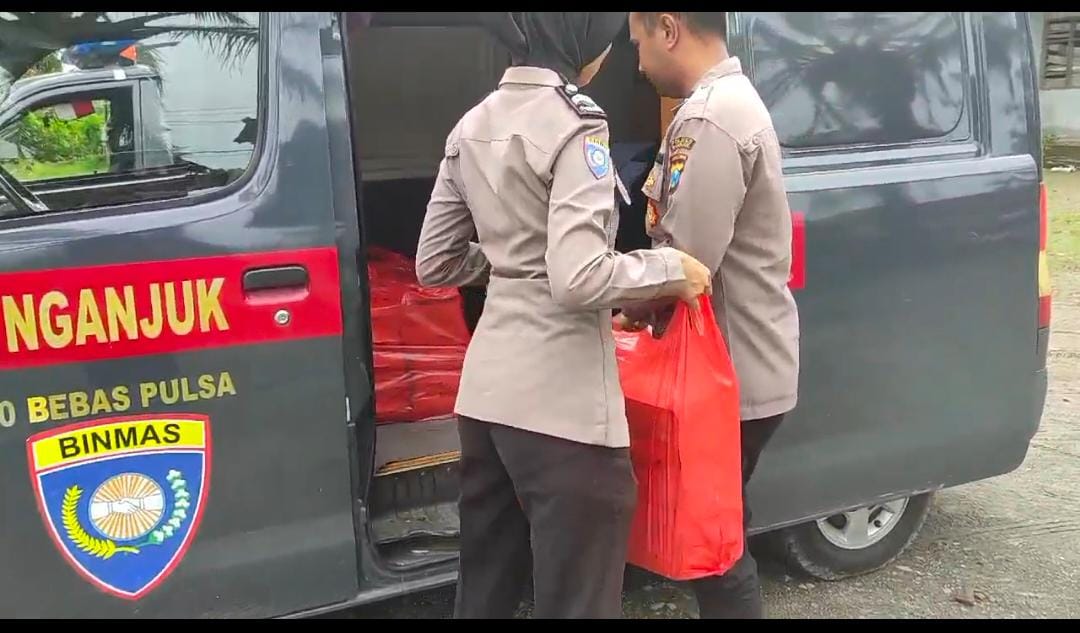 Program Mobil Cinta Polres Nganjuk Sasar SDN Pule dan SDN Jatipunggur, Bagikan Makan Siang Sehat Gratis