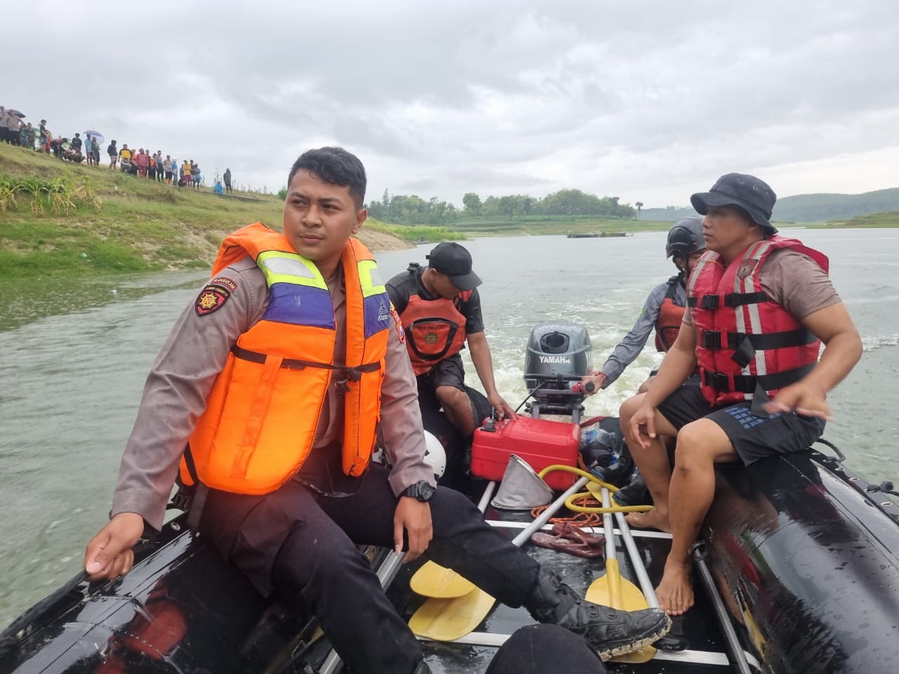 Polres Ngawi Bersama Tim SAR Gabungan Berhasil Evakuasi Korban Laka Air di Waduk Pondok Bringin