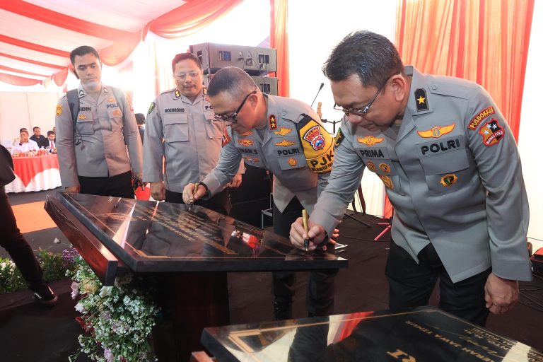 Kapolda Jatim Resmikan 9 Gedung RS Bhayangkara Jajaran Polda Jawa Timur Secara Serentak