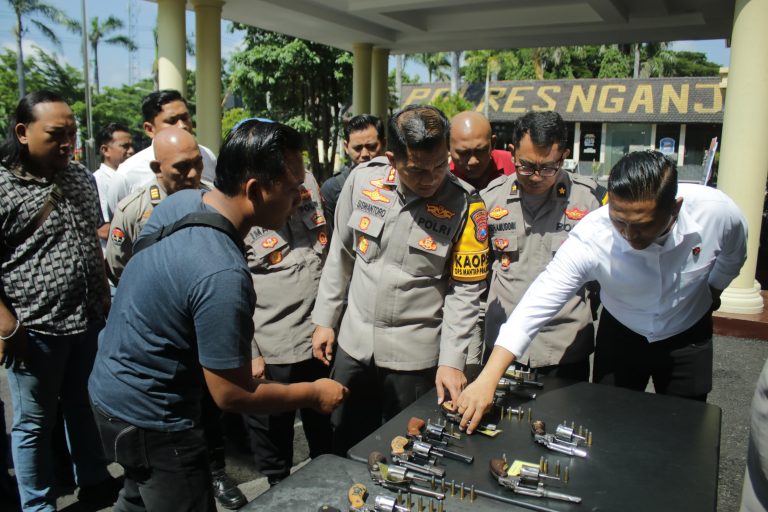 Polres Nganjuk Gelar Pemeriksaan Senpi untuk Penertiban dan Inventarisasi