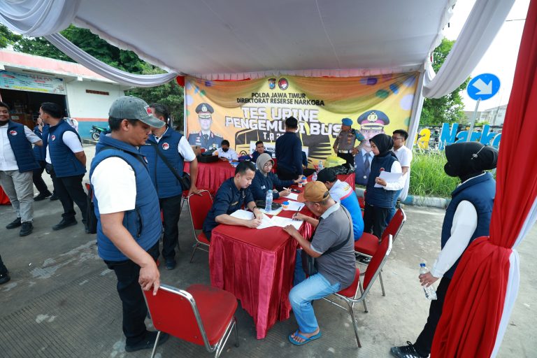 Ops Lilin Semeru 2024, Polda Jatim Gelar Tes Urine Pengemudi Bus di Terminal Purabaya