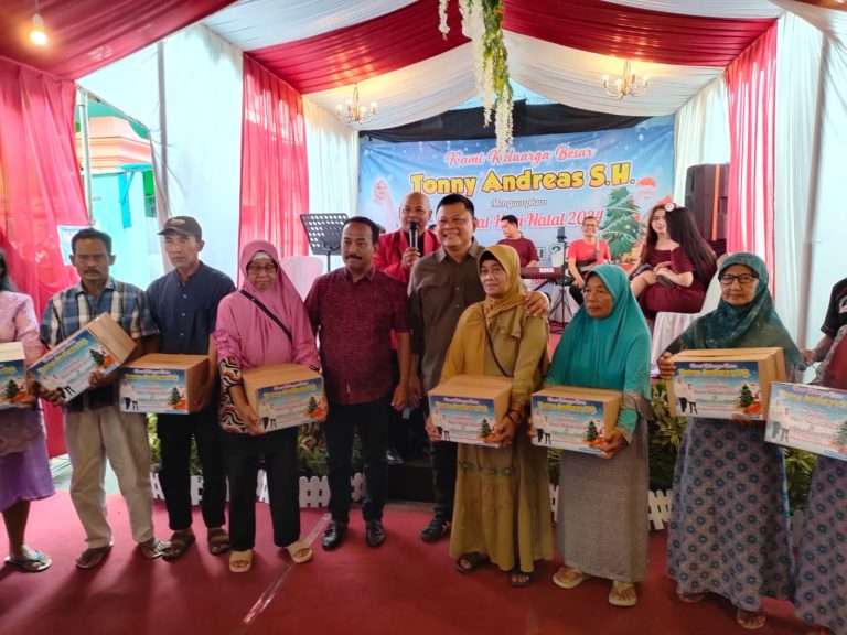 Ketua Umum KONI Kabupaten Blitar Tony Andreas SH Berbagi Kasih di Hari Natal dan Tahun Baru