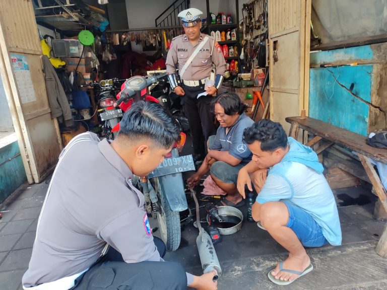 Operasi Lilin Semeru Polres Pelabuhan Tanjungperak Himbau Bengkel Tak Layani Penggantian Knalpot Tidak Sesuai Spektek