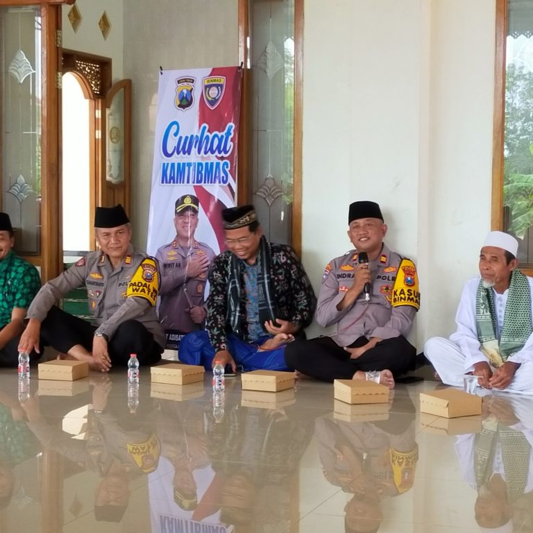 Polres Blitar Bersama Dinas Kesehatan kabupaten Blitar Laksanakan Jumat Berkah di Masjid Nurul Islam Mojorejo Wates