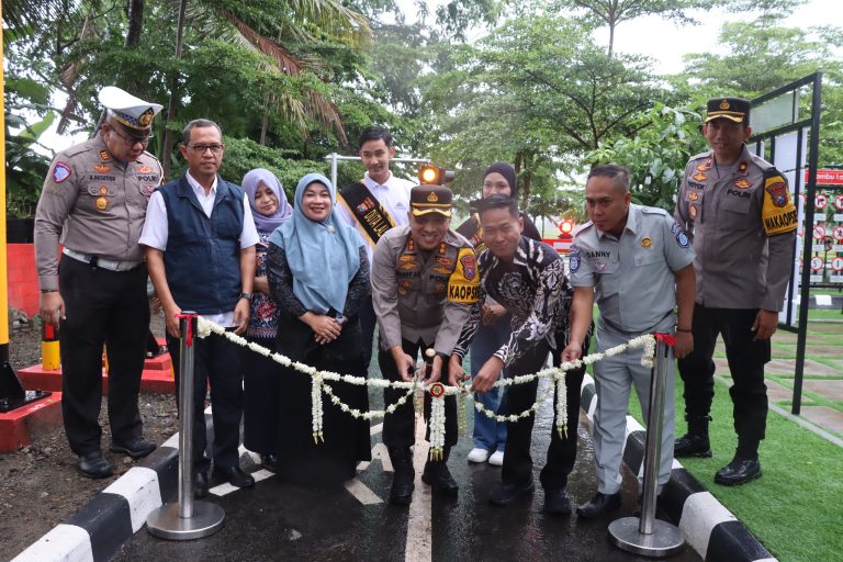 Kapolres Blitar Resmikan Taman Lalu Lintas di Warung Bambu Barokah Gandusari Kabupaten Blitar