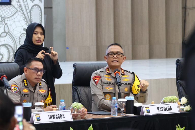 Kapolda Jatim Menghimbau Masyarakat Rayakan Malam Tahun Baru Secara Sederhana