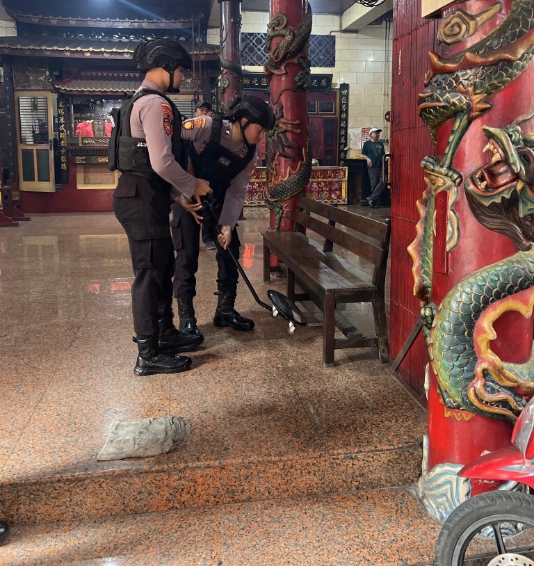 Jelang Imlek Polres Tanjungperak Sterilisasi Sejumlah Klenteng di Surabaya