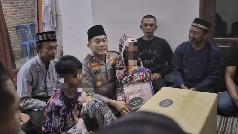 Wujud Simpati Polri, Kapolres Blitar Berikan Trauma Healing kepada Keluarga Korban Mutilasi