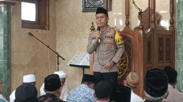 Kapolres Bondowoso Melakukan Safari Jumat di Masjid