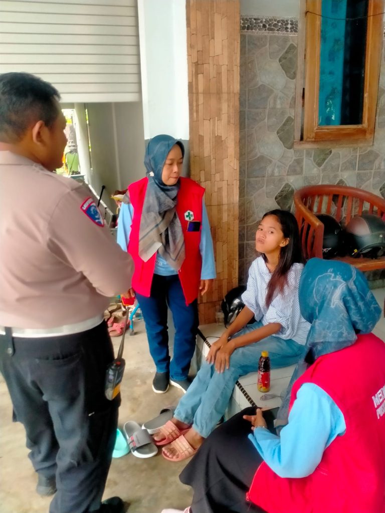 Pos Pam JLS Pertemukan Anak Yang Linglung Lupa Arah Dengan Keluarganya