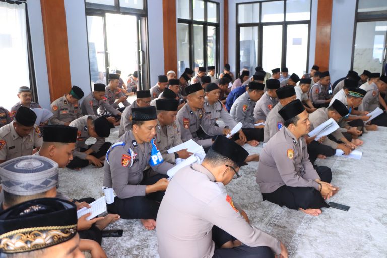 Awali Tahun 2025, Polres Ngawi Gelar Pengajian dan Doa Bersama