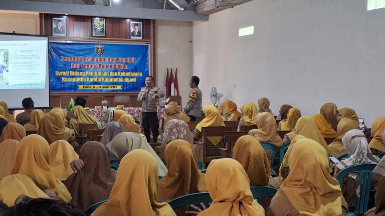 Cegah Pelanggaran di Ngawi, Polsek Kendal Sosialisasikan Pemahaman Hukum Kepada Tenaga Pendidik