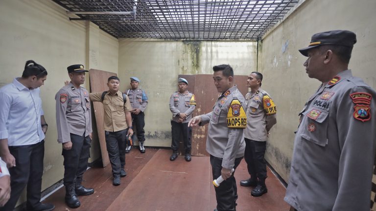 Kapolres Blitar : Laksanakan Pengecekan Ruang Tahanan untuk Pastikan Kelayakan Fasilitas dan Makanan