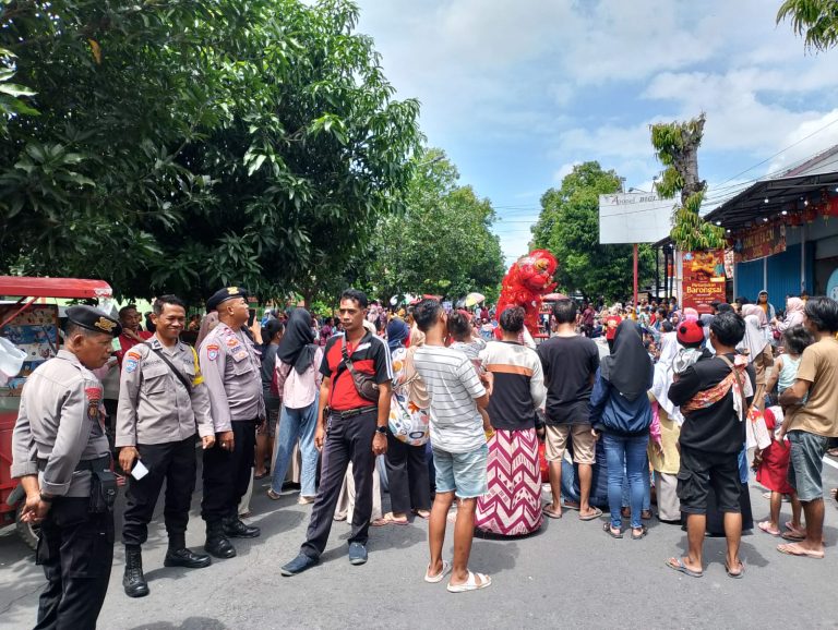 Polsek Ngawi Amankan Pertunjukan Seni Barongsai dalam Perayaan Imlek 2025