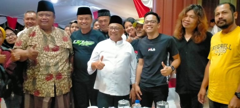 RIBUAN MASYARAKAT ANTUSIAS DATANGI ACARA NGABUBURIT TASYAKURAN BUPATI DAN WAKIL BUPATI BLITAR