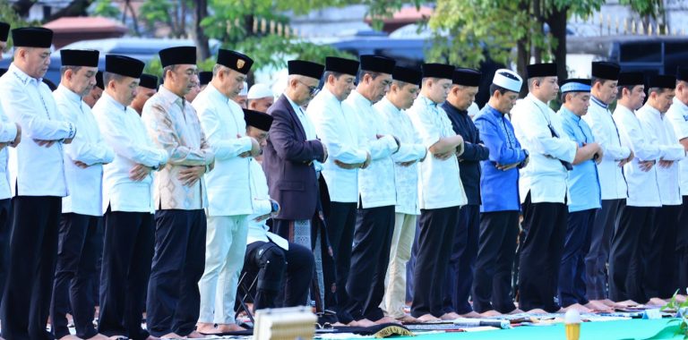 Wakapolri dan PJU Polri Laksanakan Salat Ied di Lapangan Bhayangkara