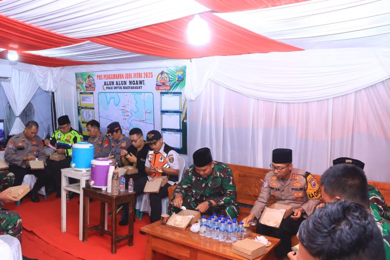 Ciptakan Situasi Ngawi Kondusif Jelang Idul Fitri 1446 H, Polri dan TNI Gelar Patroli SOTR