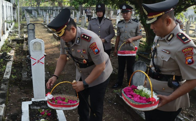 Tabur Bunga dan Doa Bersama, Polres Nganjuk Kenang Jasa Pahlawan Polri