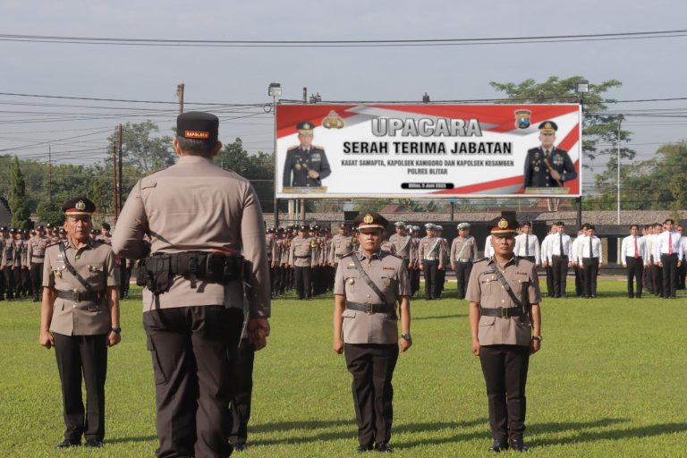 POLRES BLITAR GELAR SERTIJAB SEJUMLAH PERWIRA, TEGASKAN KOMITMEN PENINGKATAN KINERJA DAN PELAYANAN PUBLIK