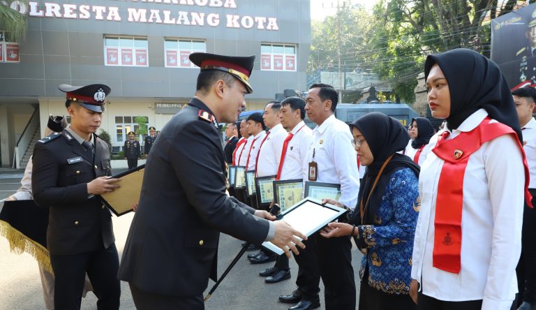 Harlah Pancasila Kapolresta Malang Kota Beri Penghargaan Anggota Berprestasi dan Warga Masyarakat yang Bantu Ungkap TPPO
