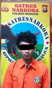 Polres Nganjuk Tangkap Pengedar Okerbaya di Jatikalen, 100 Butir Pil LL Diamankan