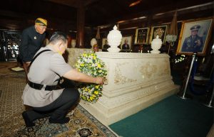 Rangkaian Hari Bhayangkara ke-79, Kapolri Ziarah ke Makam Presiden RI ke-2 Soeharto