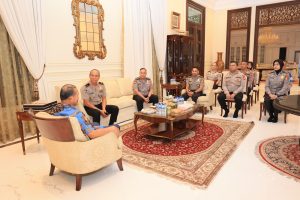 Dalam Rangka HUT Bhayangkara ke-79, Tim Mabes Polri Lakukan Anjangsana ke Mantan Kapolri Jenderal (Purn) Drs. Badrodin Haiti