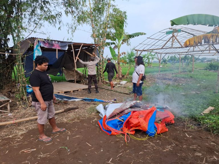 Polsek Sukomoro Bongkar Arena Judi Sabung Ayam dan Dadu di Timur Punden Sukomoro