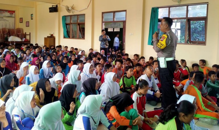 Satlantas Polres Ngawi Ajak Pelajar Tertib Berlalu Lintas Dalam Operasi Patuh Semeru 2025