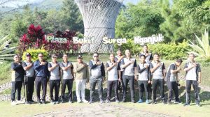 Kapolres Nganjuk Pimpin Jalan Sehat Menuju Bukit Surga, Jalin Kebersamaan di Alam Terbuka