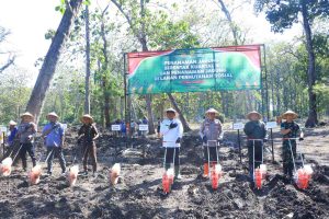 Dukung Swasembada Pangan 2025, Polres Bersama Forkopimda Ngawi Tanam Jagung