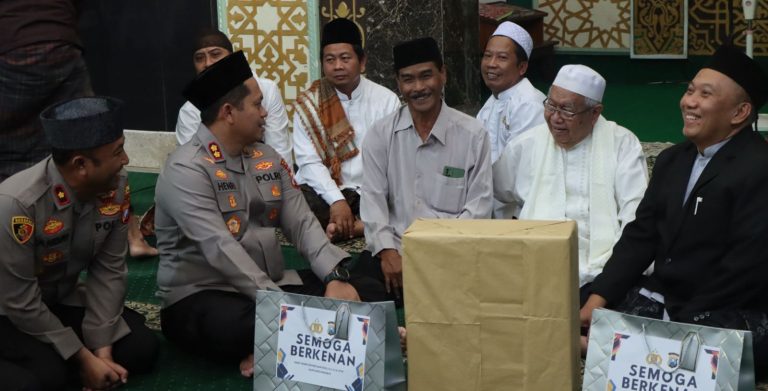 Kapolres Nganjuk Safari Jumat di Masjid Agung Baitussalam, Ajak Warga Jaga Kedamaian dan Toleransi