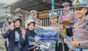 Polres Jember Hadirkan Layanan Publik yang Cepat – Transparan dan Humanis Lewat Program Polantas Menyapa Polres Jember Hadirkan Layanan Publik yang Cepat – Transparan dan Humanis Lewat Program Polantas Menyapa