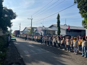 Polres Bondowoso perkuat sinergi dengan Serikat buruh dengan Apel Akbar Kebangsaan Buruh Indonesia Polres Bondowoso perkuat sinergi dengan Serikat buruh dengan Apel Akbar Kebangsaan Buruh Indonesia