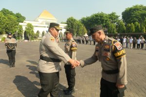 Kapolres Pasuruan Kukuhkan Pamapta untuk Respon Cepat Tangani Gangguan Kamtibmas Kapolres Pasuruan Kukuhkan Pamapta untuk Respon Cepat Tangani Gangguan Kamtibmas