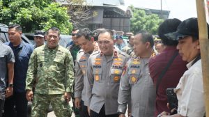 Kapolres Nganjuk Hadiri Panen Raya Bawang Merah Program Ketahanan Pangan di Wilayah Kerja Kodaeral V Surabaya Kapolres Nganjuk Hadiri Panen Raya Bawang Merah Program Ketahanan Pangan di Wilayah Kerja Kodaeral V Surabaya