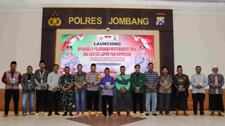 Kapolri Tekankan Jaga Persatuan-Kesatuan saat Silaturahmi ke Ponpes An-Nur Malang