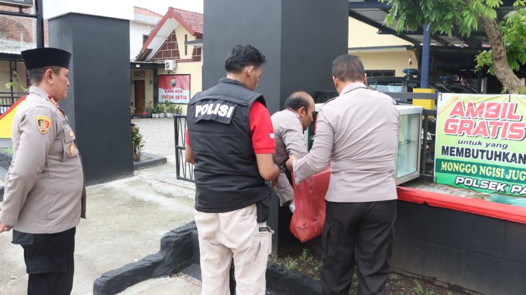 Jumat Berkah, Polsek Pace Sediakan Puluhan Nasi Bungkus Gratis untuk Masyarakat