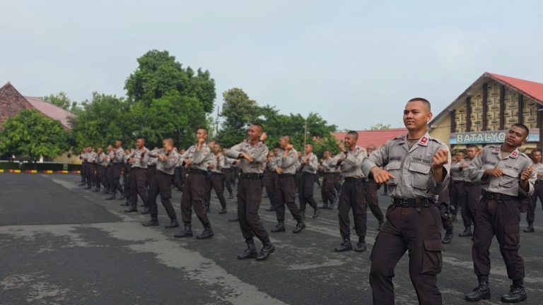 Healing Ala SPN Polda Jatim: Senam ‘Tabola Bale’ Strategi Jaga Kesehatan Siswa Diktukba Polri