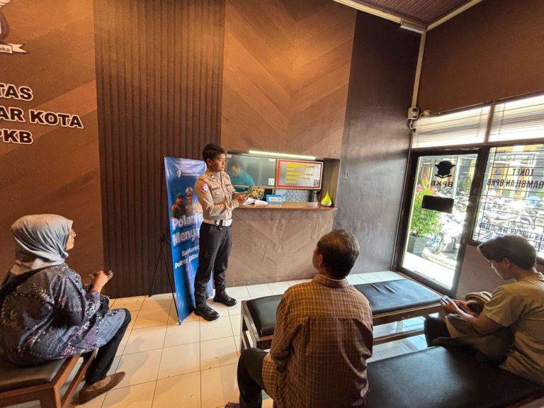 Polantas Menyapa, Satlantas Polres Blitar Kota Sosialisasikan Layanan Samsat dan Operasi Zebra 2025