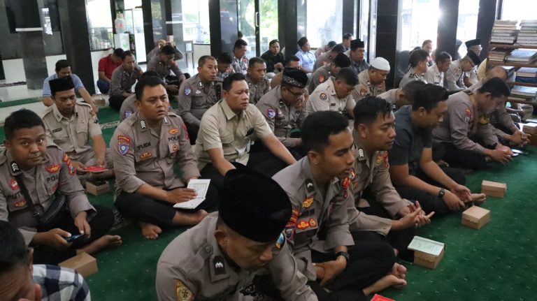 Polres Nganjuk Gelar Binrohtal, Tekankan Pentingnya Ikhlas dalam Menjalankan Tugas Kepolisian