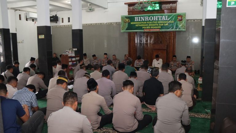 Polres Nganjuk Tanamkan Nilai Surat Yasin dalam Pembinaan Rohani Anggota